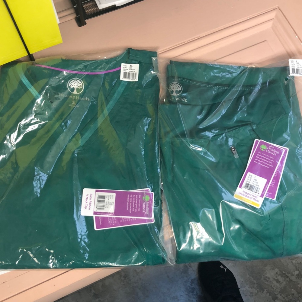 BNWT Healing hands XL TOP/L bottom hunter green
